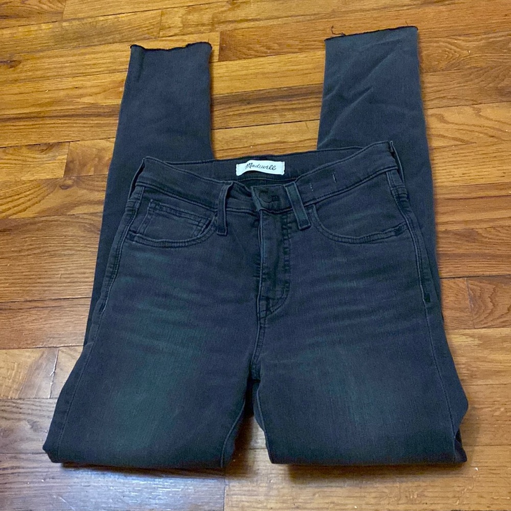 Free with 100 pur - Madewell 9" Mid Rise Skinny Jeans Frayed Hem Washed Black 24